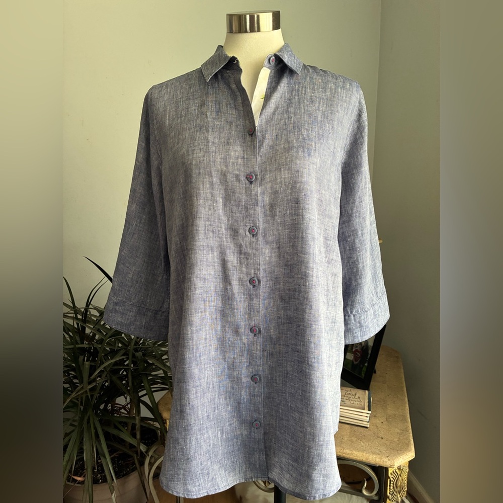Chicos Linen Button Down Blouse Size 1 M 8-10 No Iron Flip Cuff Side Buttons